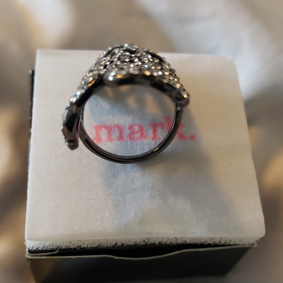 AVON MARK JEWELRY - Picture 2 of 3